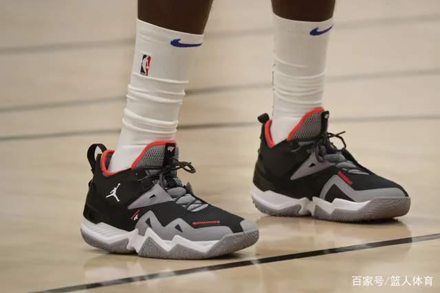 约基奇36+17+10快船险胜掘金 76人克热火3连胜