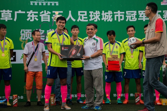 赵嘉义14+7青岛胜肯帝亚 齐麟16分新疆胜宁波